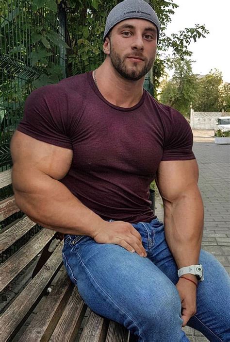 Top 10 Male Bodybuilder OnlyFans & Hottest OnlyFans Muscle 2023